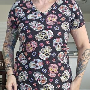 No Boundaries Sugar Skulls Print Women's Tee